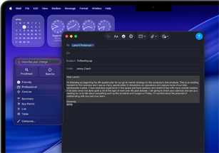 Herramientas de Escritura de Apple Intelligence ayudando a editar un email en la pantalla de una MacBook Pro de 14 pulgadas con los widgets Reloj y Calendario de fondo