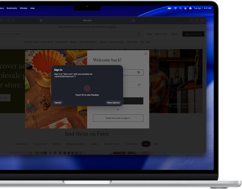 Notificación de Touch ID para acceder a Contraseñas en Safari en la pantalla de una MacBook Air de 15 pulgadas