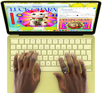 MacBook Neo, color amarillo cítrico, manos en el teclado, alguien está redactando un email con una invitación a una exposición de arte, el sitio web del evento está abierto al lado