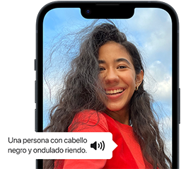 VoiceOver describe una foto de una persona en el iPhone.