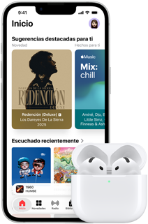 iPhone 17e, parte frontal, app Apple Music con la pantalla de inicio abierta, junto a unos AirPods Pro 4 en un estuche de carga MagSafe abierto