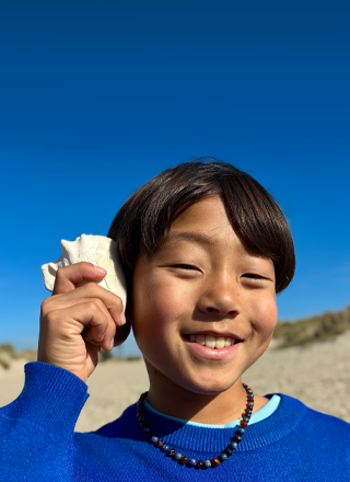 Foto tomada con la c&aacute;mara Fusion de 48 MP, funcionalidad de retratos de &uacute;ltima generaci&oacute;n en uso, enfocada en la cara de una persona